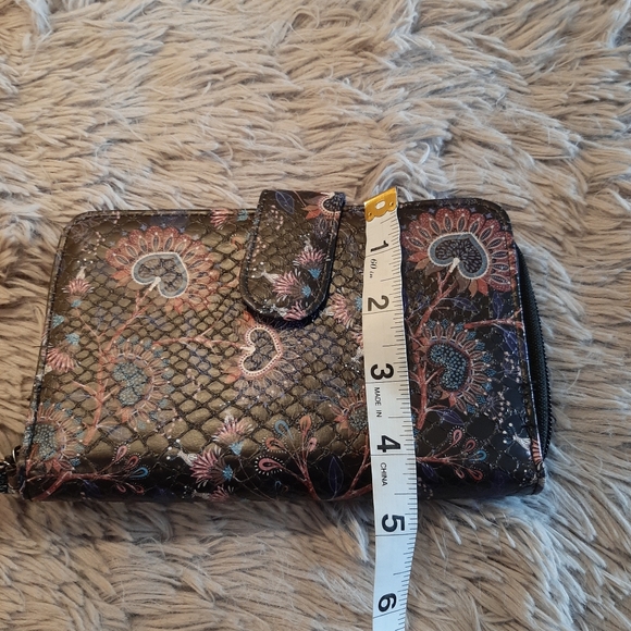 Mundi Vegan Leather Wristlet- New - Picture 12 of 12